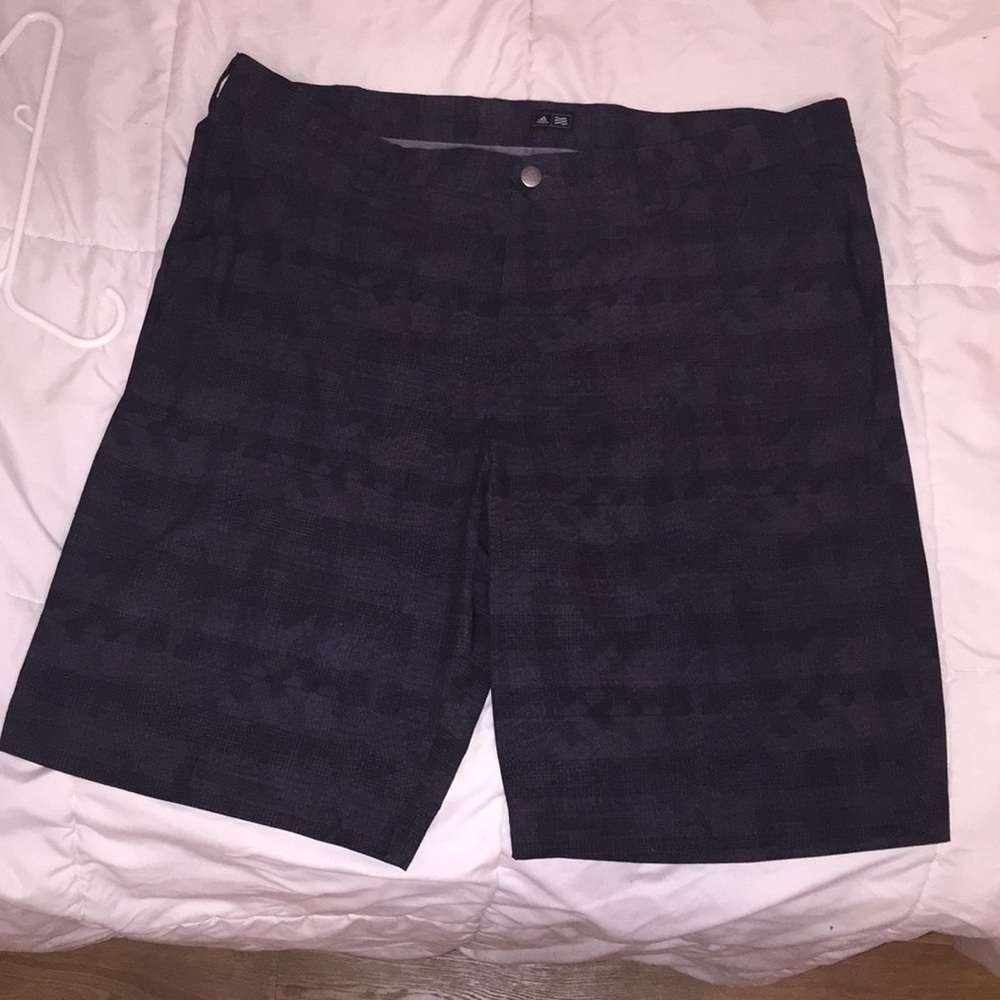ADIDAS men’s shorts size 38 in grey/ black.
